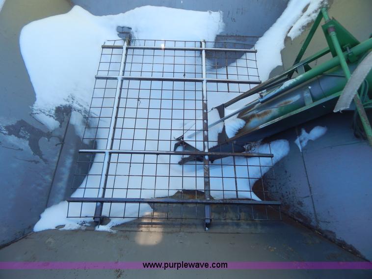 image for item F5498 Brent 420 grain cart