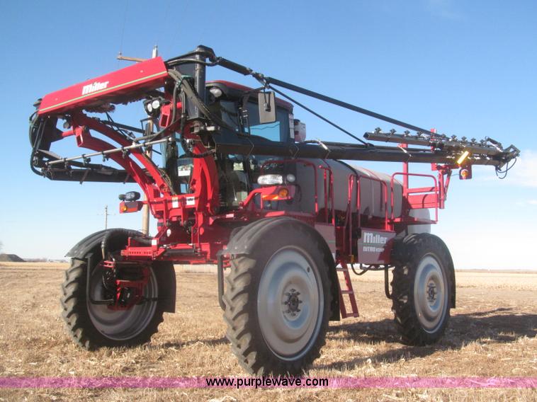 image for item F7219 2011 Miller Nitro N2XP self-propelled sprayer