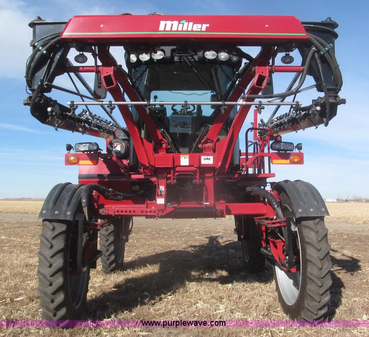 image for item F7219 2011 Miller Nitro N2XP self-propelled sprayer