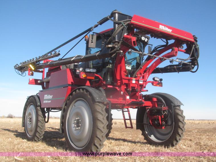 image for item F7219 2011 Miller Nitro N2XP self-propelled sprayer