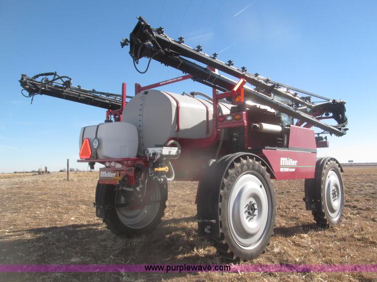 image for item F7219 2011 Miller Nitro N2XP self-propelled sprayer