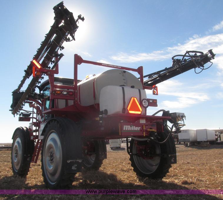 image for item F7219 2011 Miller Nitro N2XP self-propelled sprayer