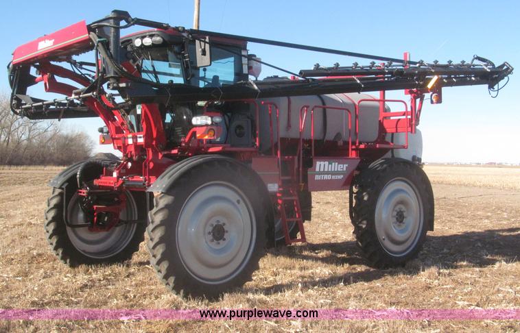 image for item F7219 2011 Miller Nitro N2XP self-propelled sprayer