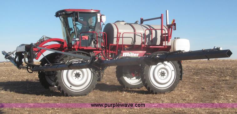 image for item F7219 2011 Miller Nitro N2XP self-propelled sprayer