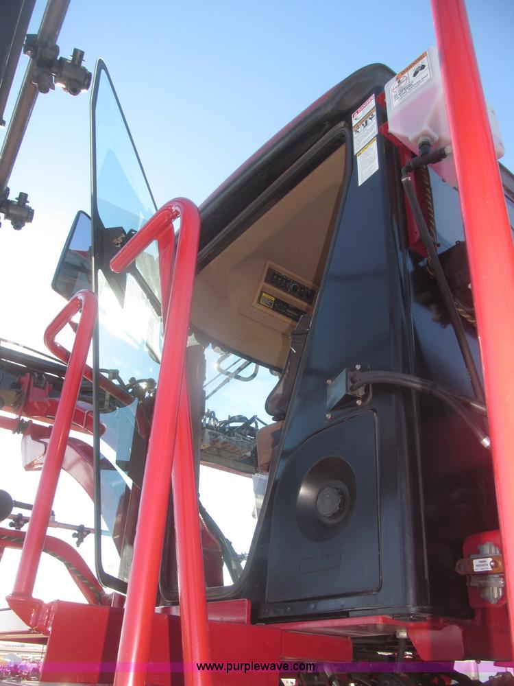 image for item F7219 2011 Miller Nitro N2XP self-propelled sprayer