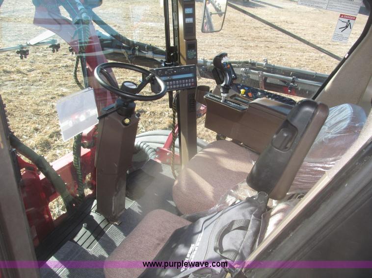 image for item F7219 2011 Miller Nitro N2XP self-propelled sprayer