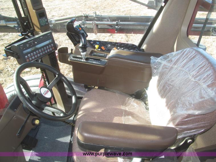 image for item F7219 2011 Miller Nitro N2XP self-propelled sprayer