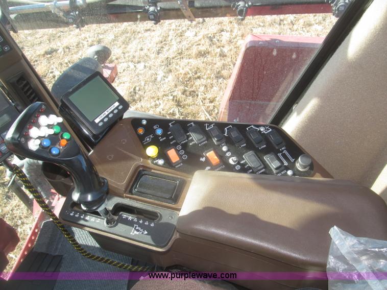 image for item F7219 2011 Miller Nitro N2XP self-propelled sprayer