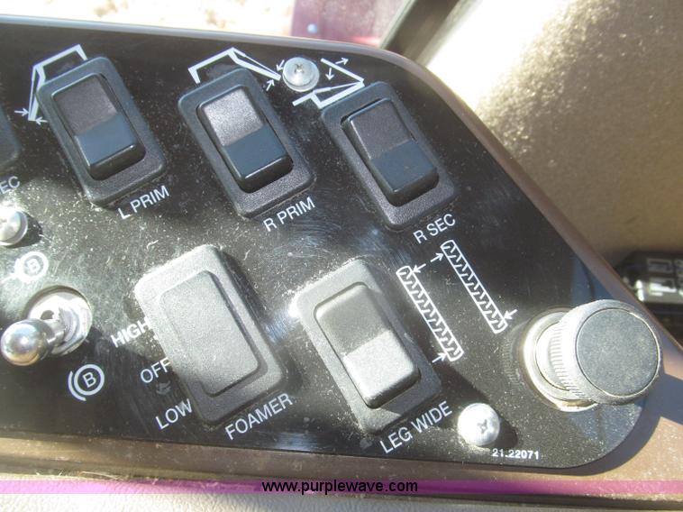 image for item F7219 2011 Miller Nitro N2XP self-propelled sprayer