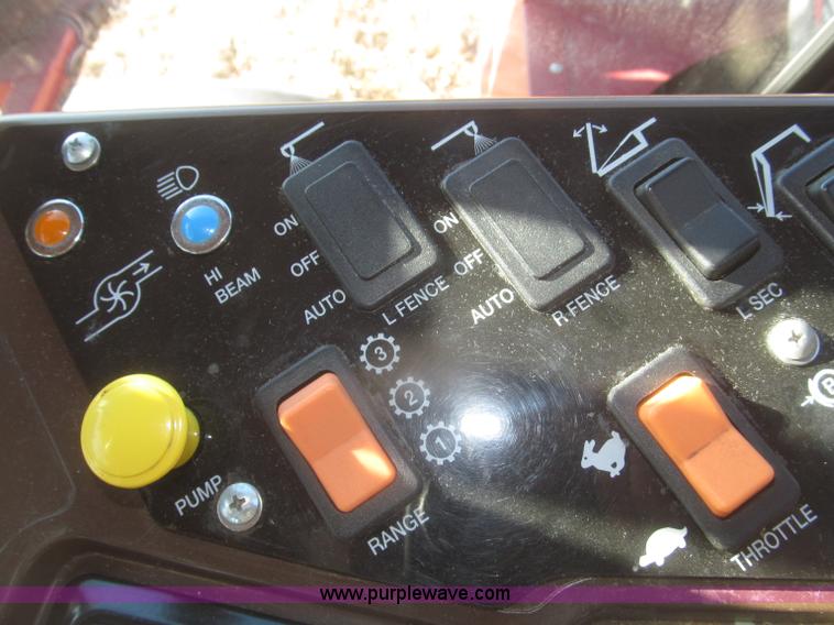 image for item F7219 2011 Miller Nitro N2XP self-propelled sprayer