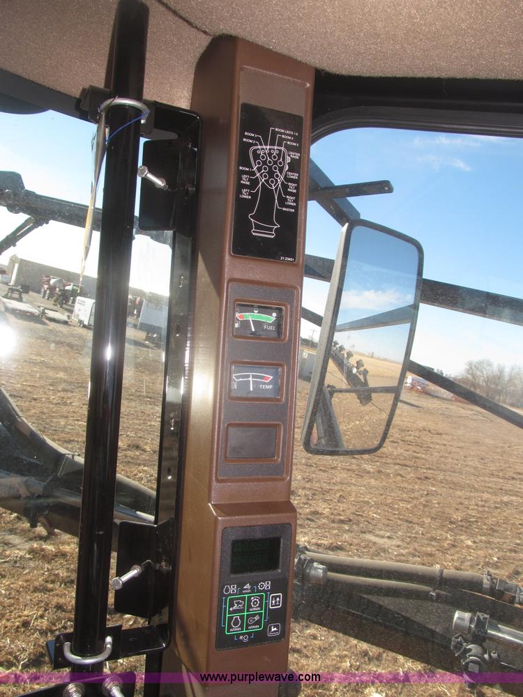 image for item F7219 2011 Miller Nitro N2XP self-propelled sprayer