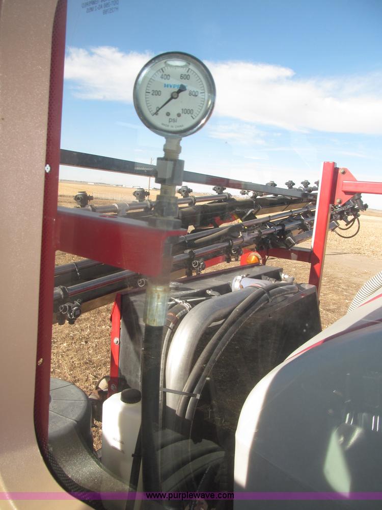 image for item F7219 2011 Miller Nitro N2XP self-propelled sprayer