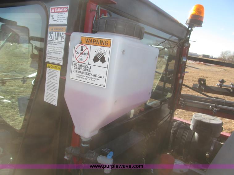 image for item F7219 2011 Miller Nitro N2XP self-propelled sprayer