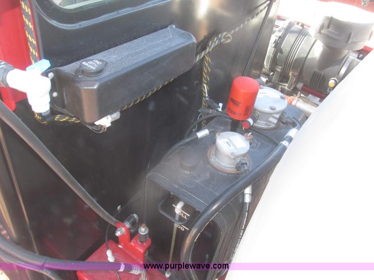 image for item F7219 2011 Miller Nitro N2XP self-propelled sprayer