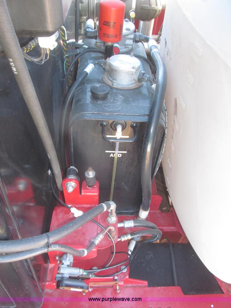 image for item F7219 2011 Miller Nitro N2XP self-propelled sprayer