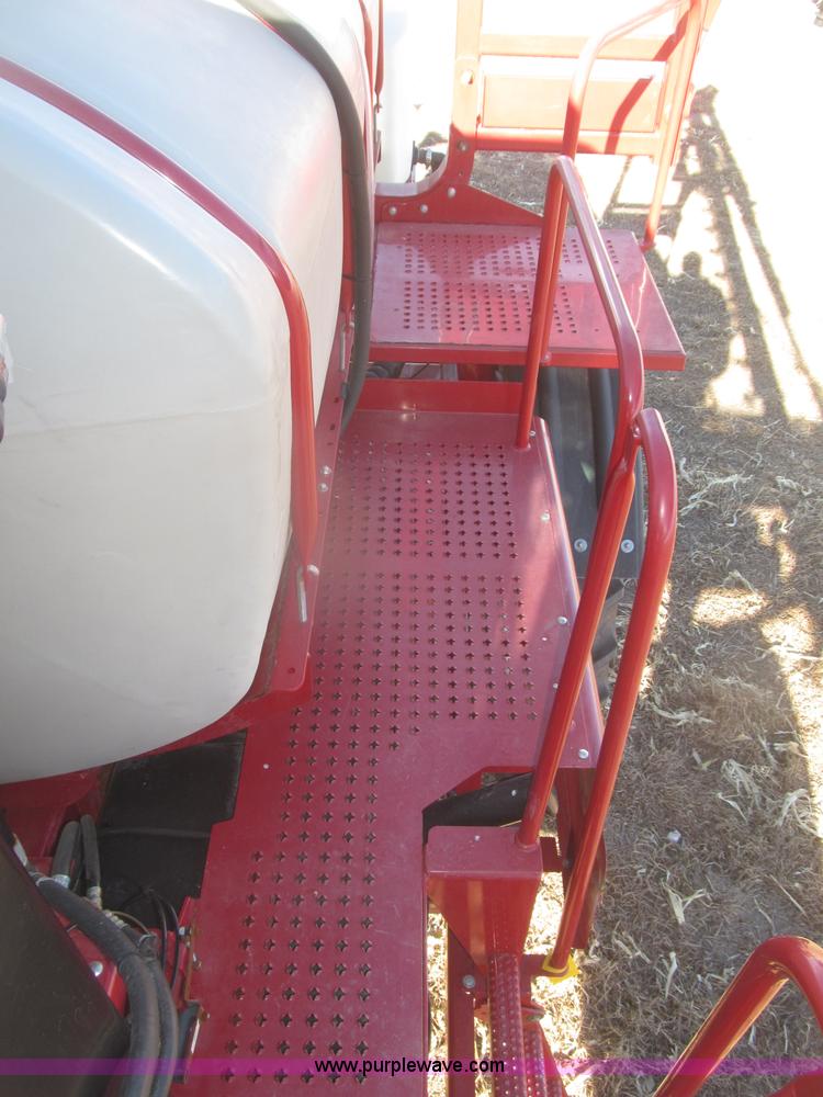 image for item F7219 2011 Miller Nitro N2XP self-propelled sprayer