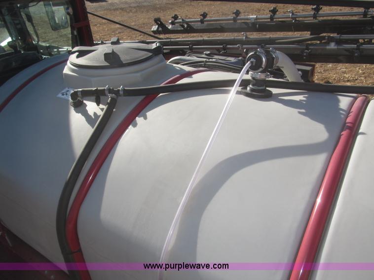 image for item F7219 2011 Miller Nitro N2XP self-propelled sprayer