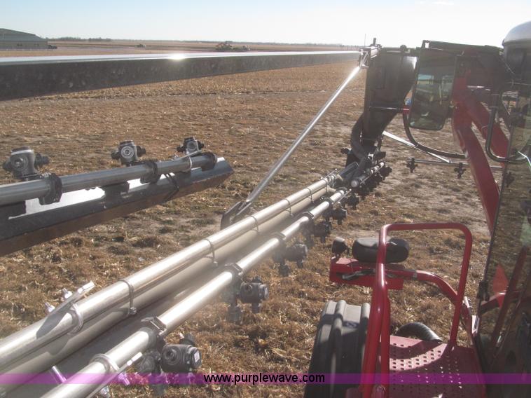 image for item F7219 2011 Miller Nitro N2XP self-propelled sprayer