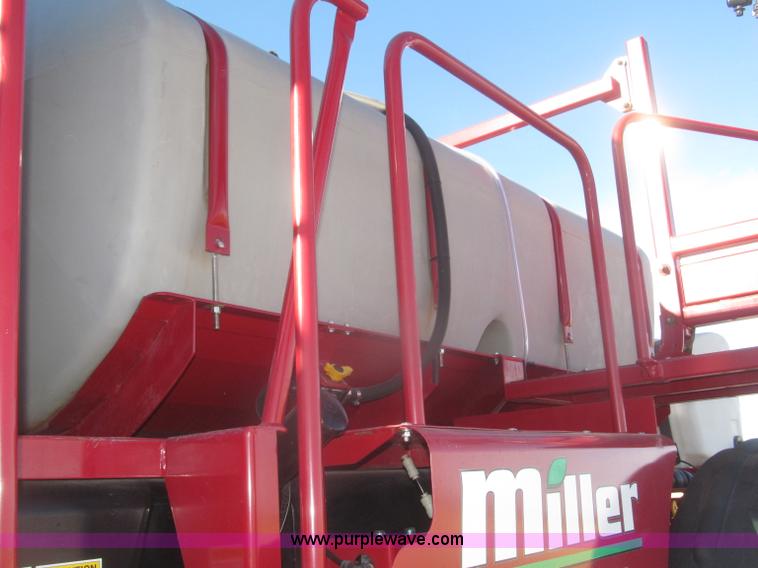 image for item F7219 2011 Miller Nitro N2XP self-propelled sprayer