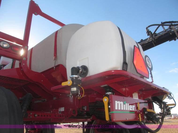 image for item F7219 2011 Miller Nitro N2XP self-propelled sprayer