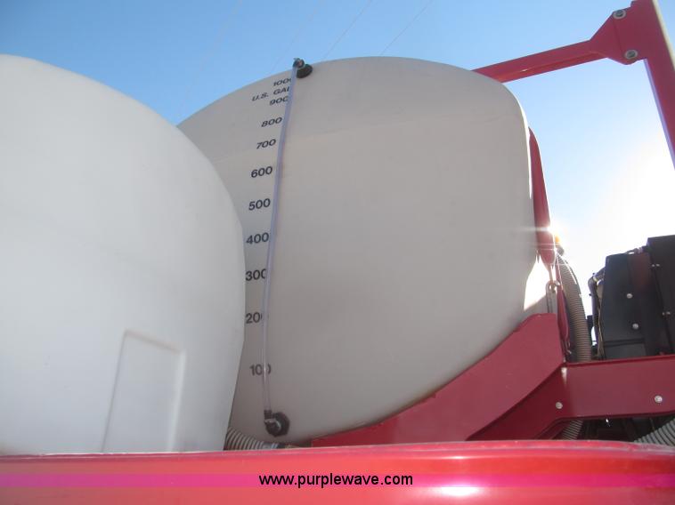 image for item F7219 2011 Miller Nitro N2XP self-propelled sprayer