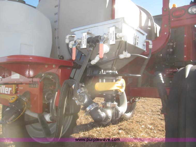 image for item F7219 2011 Miller Nitro N2XP self-propelled sprayer