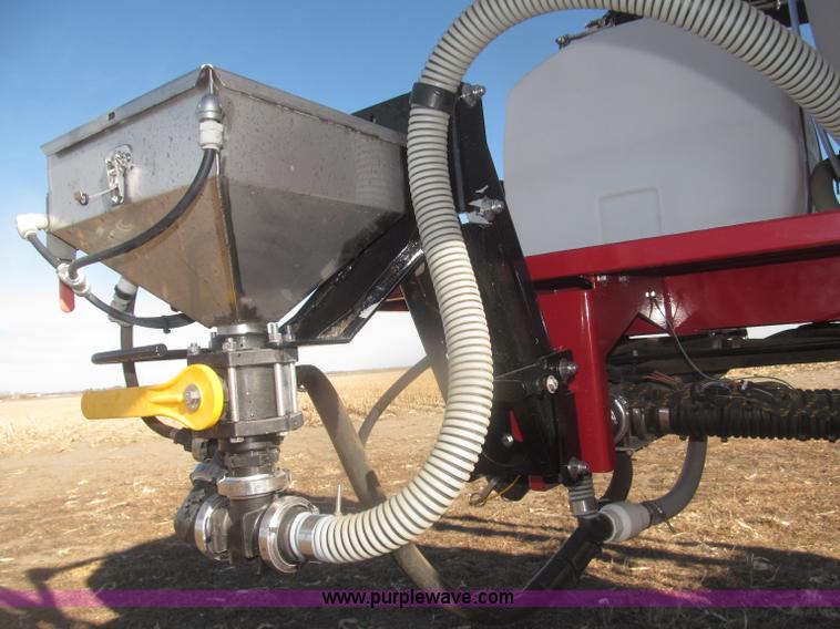 image for item F7219 2011 Miller Nitro N2XP self-propelled sprayer