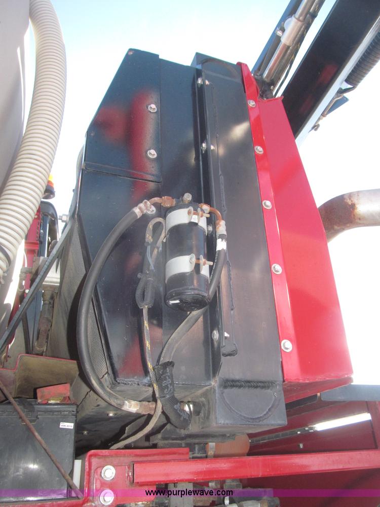 image for item F7219 2011 Miller Nitro N2XP self-propelled sprayer