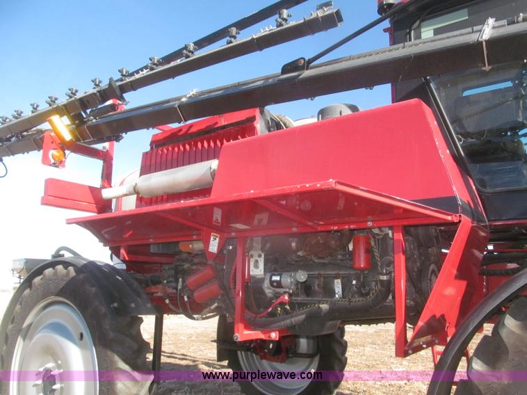 image for item F7219 2011 Miller Nitro N2XP self-propelled sprayer