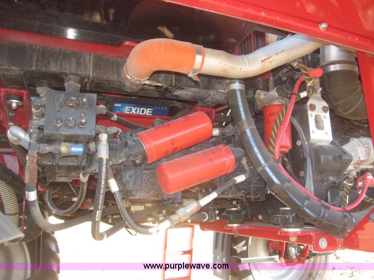 image for item F7219 2011 Miller Nitro N2XP self-propelled sprayer