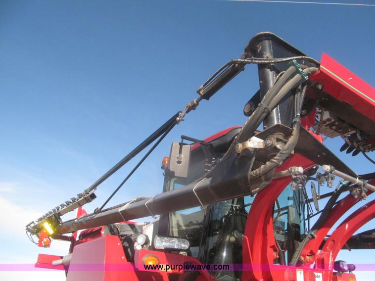 image for item F7219 2011 Miller Nitro N2XP self-propelled sprayer