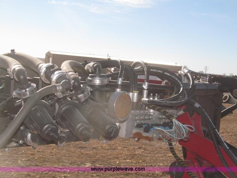 image for item F7219 2011 Miller Nitro N2XP self-propelled sprayer