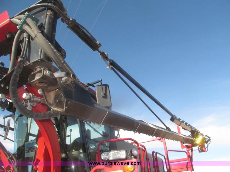 image for item F7219 2011 Miller Nitro N2XP self-propelled sprayer