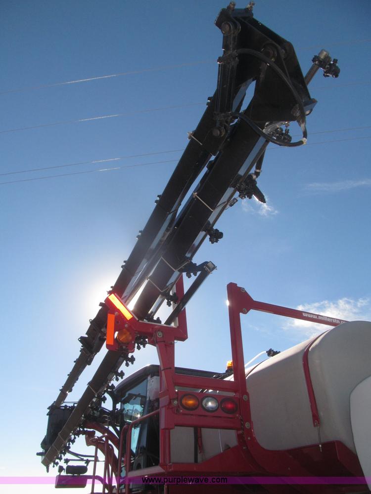 image for item F7219 2011 Miller Nitro N2XP self-propelled sprayer