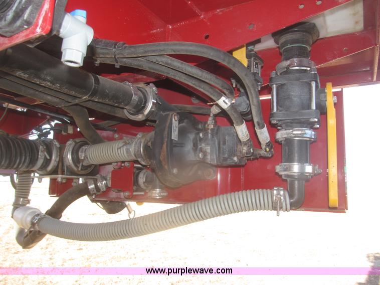 image for item F7219 2011 Miller Nitro N2XP self-propelled sprayer