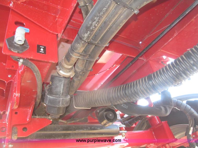 image for item F7219 2011 Miller Nitro N2XP self-propelled sprayer