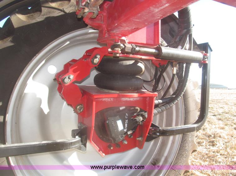 image for item F7219 2011 Miller Nitro N2XP self-propelled sprayer