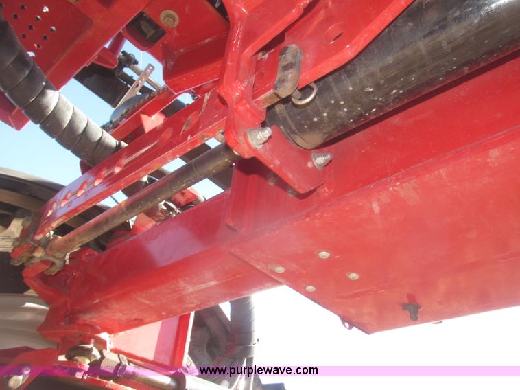 image for item F7219 2011 Miller Nitro N2XP self-propelled sprayer