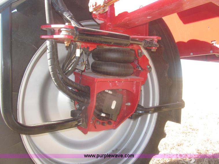 image for item F7219 2011 Miller Nitro N2XP self-propelled sprayer