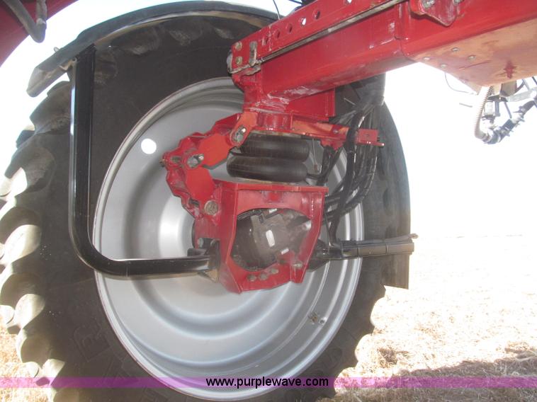 image for item F7219 2011 Miller Nitro N2XP self-propelled sprayer