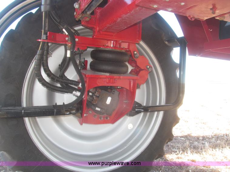 image for item F7219 2011 Miller Nitro N2XP self-propelled sprayer