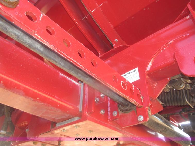 image for item F7219 2011 Miller Nitro N2XP self-propelled sprayer