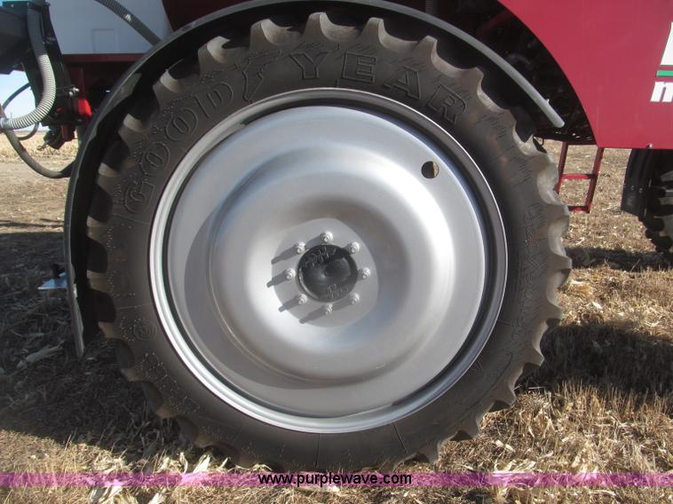 image for item F7219 2011 Miller Nitro N2XP self-propelled sprayer