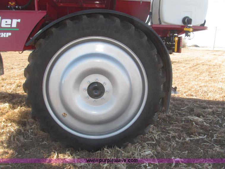 image for item F7219 2011 Miller Nitro N2XP self-propelled sprayer