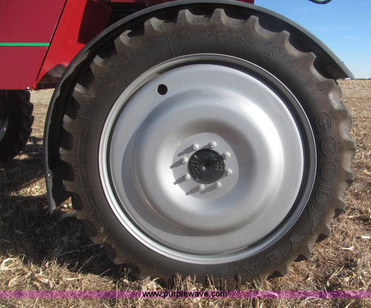 image for item F7219 2011 Miller Nitro N2XP self-propelled sprayer