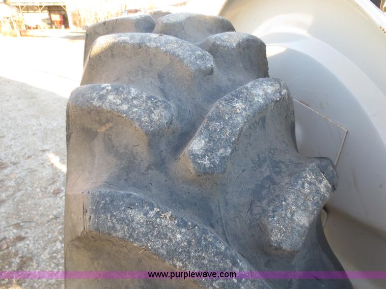 image for item F8070 1977 Ford 3600 tractor