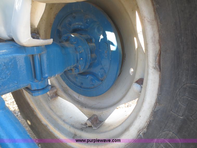 image for item F8070 1977 Ford 3600 tractor