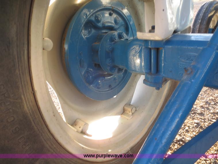 image for item F8070 1977 Ford 3600 tractor