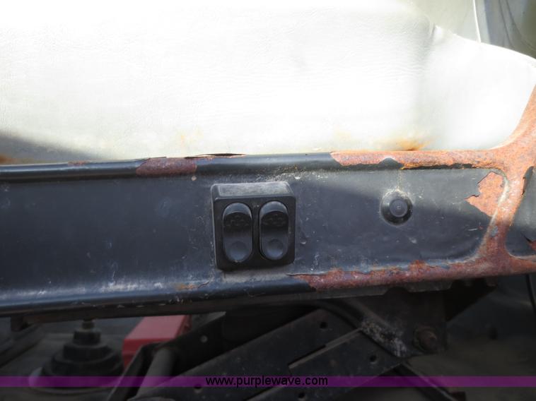 image for item F8078 1995 Freightliner FL70 fertilizer tender truck