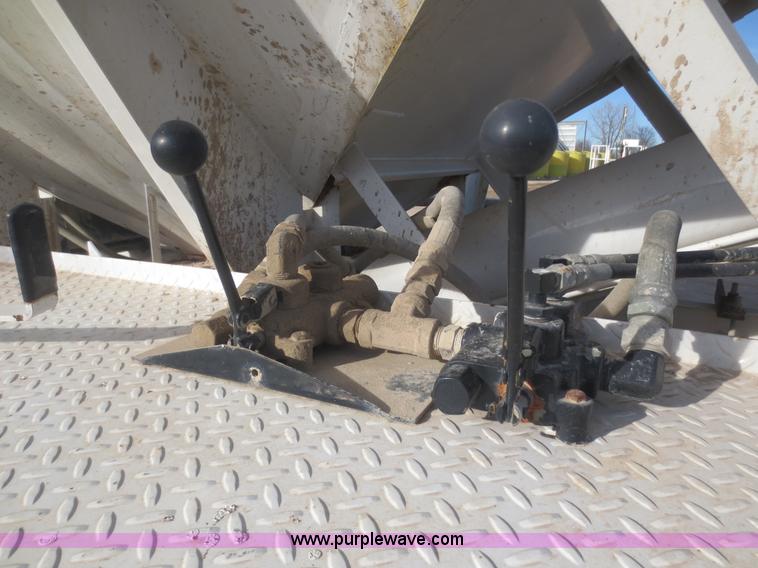 image for item F8078 1995 Freightliner FL70 fertilizer tender truck